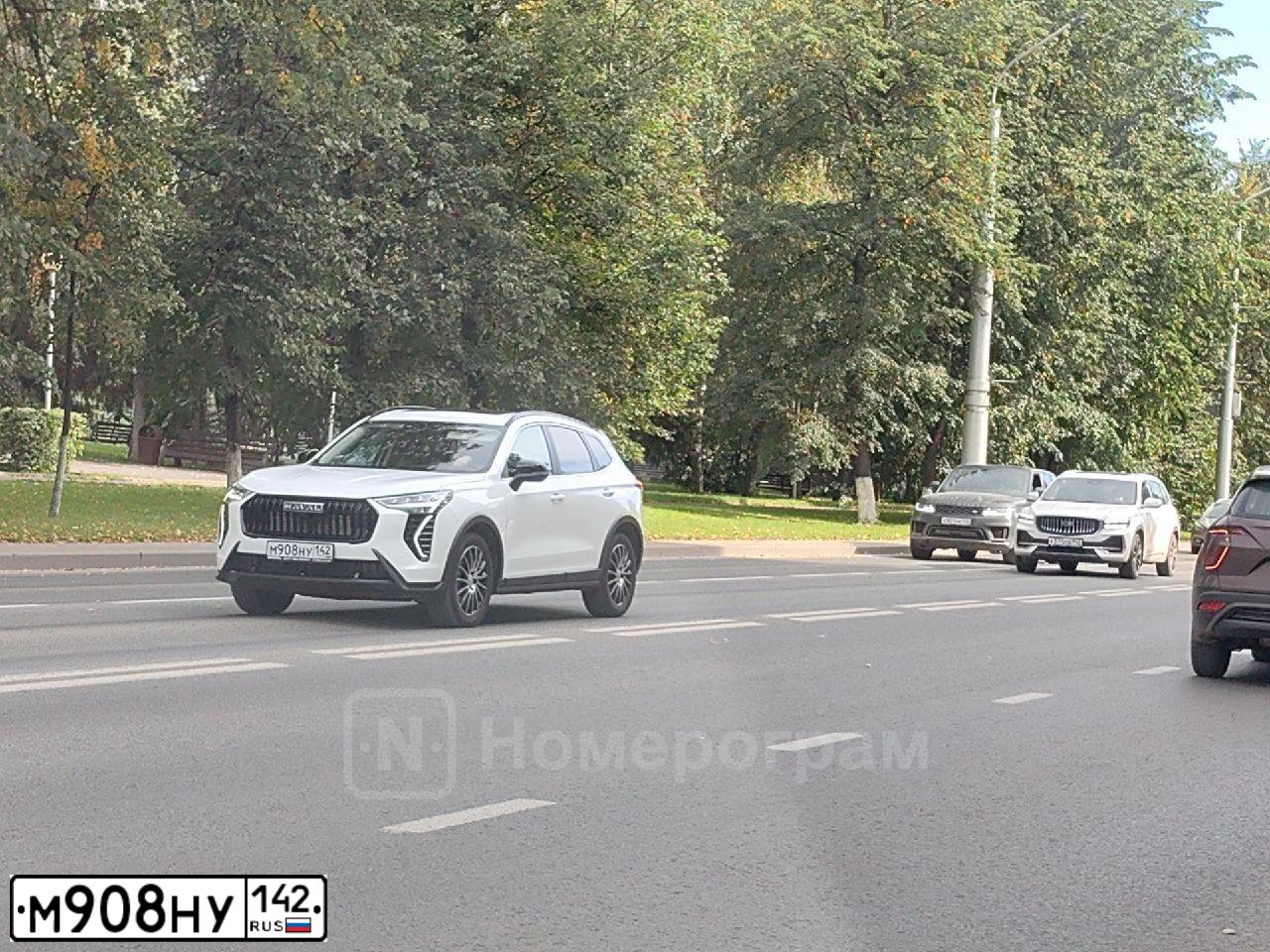 Фото автомобиля HAVAL JOLION, 2024 — госномер М908НУ142. Цвет: Белый
