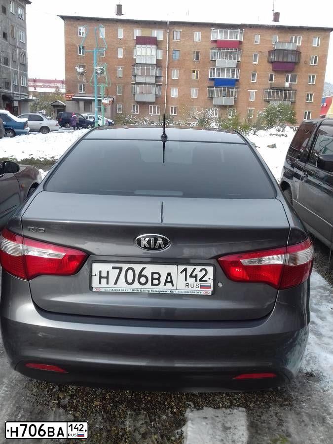 Фото автомобиля KIA RIO, 2013 — госномер Н706ВА142. Цвет: Серый