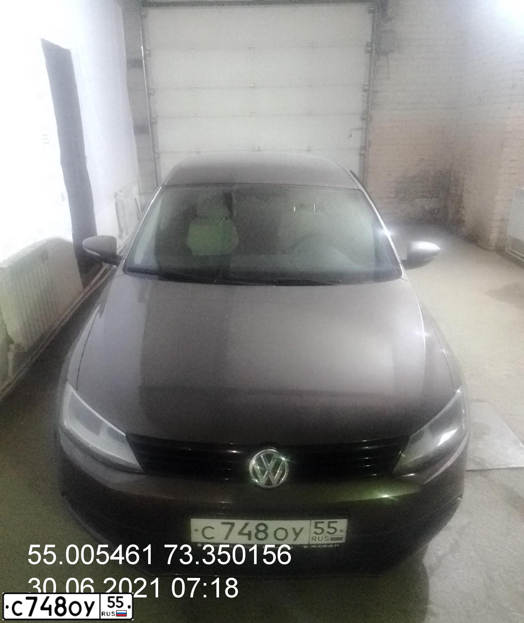 Фото автомобиля VOLKSWAGEN JETTA, 2012 — госномер С748ОУ55. Цвет: КОРИЧНЕВЫЙ