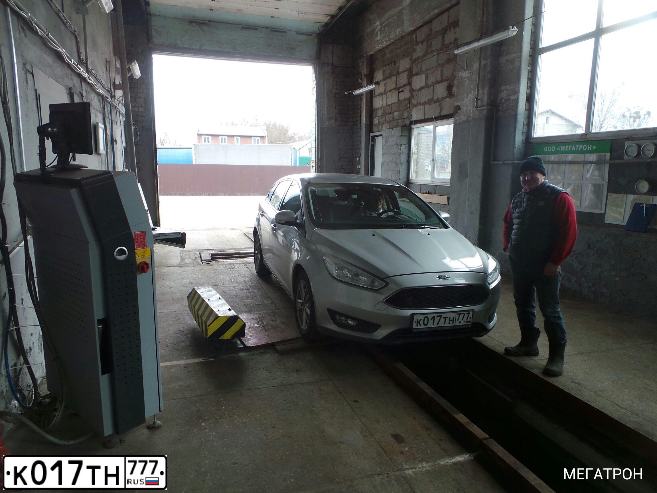 Фото автомобиля FORD FOCUS, 2016 — госномер С148ХН39. Цвет: СЕРЕБРИСТЫЙ