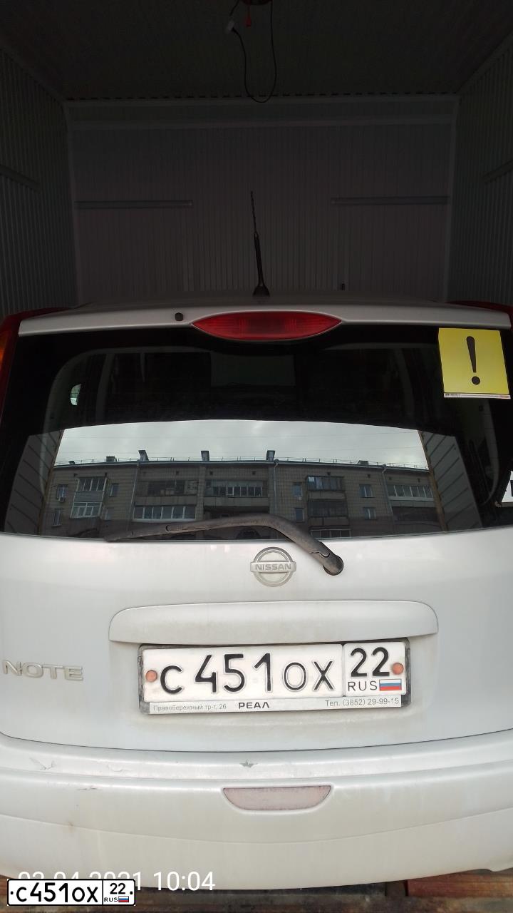 Фото автомобиля NISSAN NOTE, 2007 — госномер С451ОХ22. Цвет: СЕРЫЙ