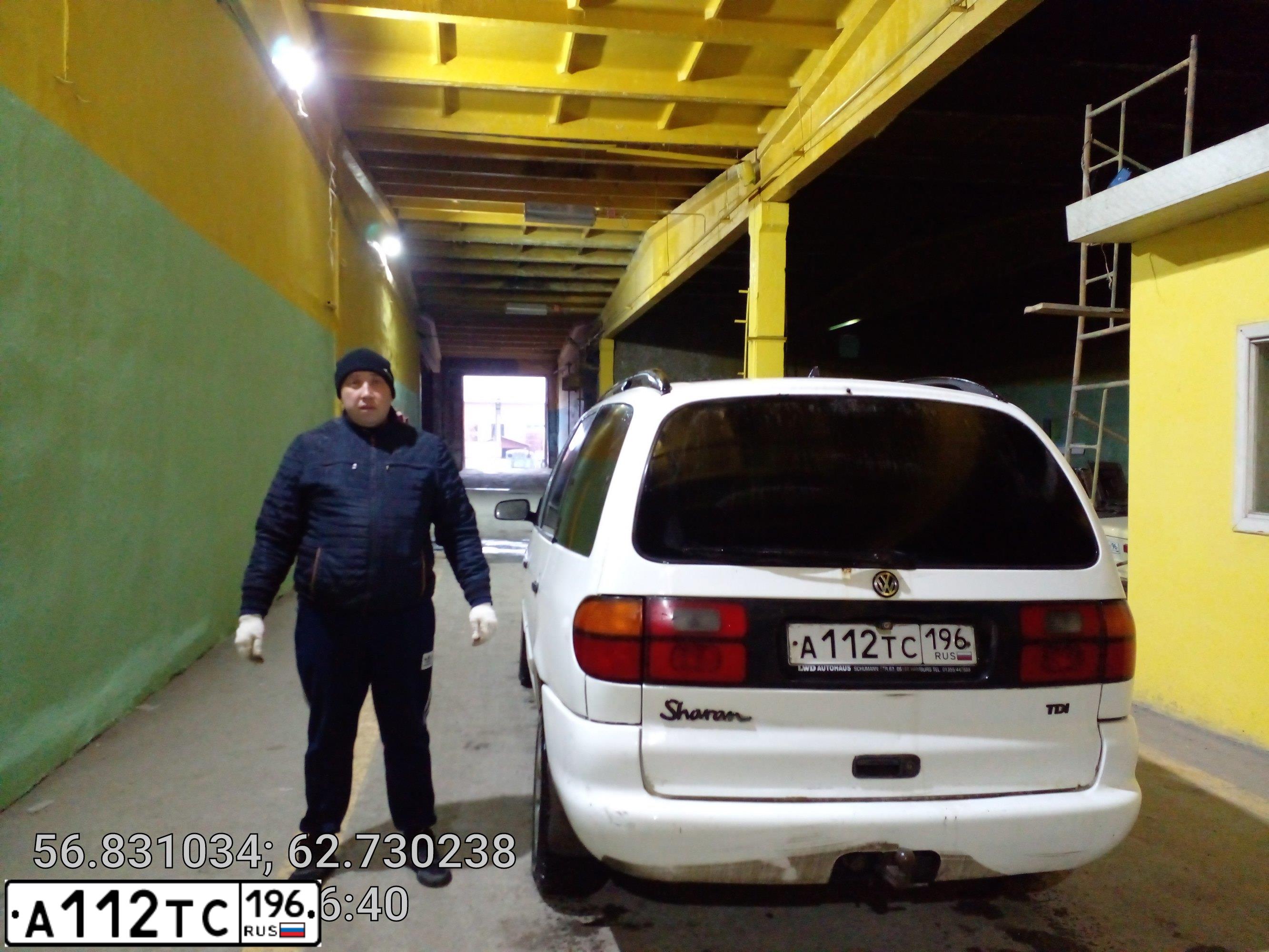 Фото автомобиля VOLKSWAGEN SHARAN, 1999 — госномер А112ТС196. Цвет: БЕЛЫЙ