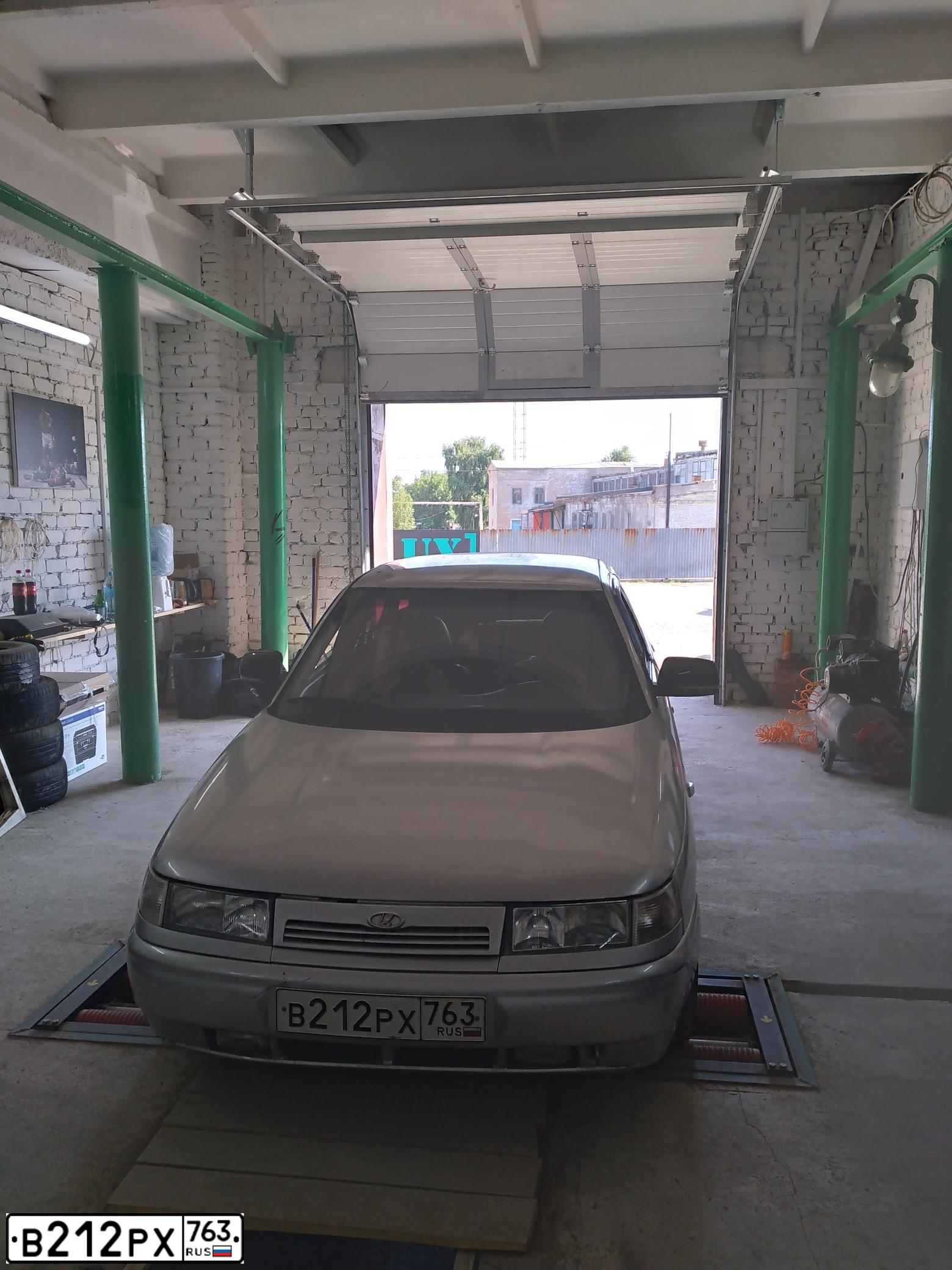 Фото автомобиля LADA 2112 LADA, 2007 — госномер В192НТ763. Цвет: СВЕТЛО-СЕРЕБРИСТЫЙ МЕТАЛЛ