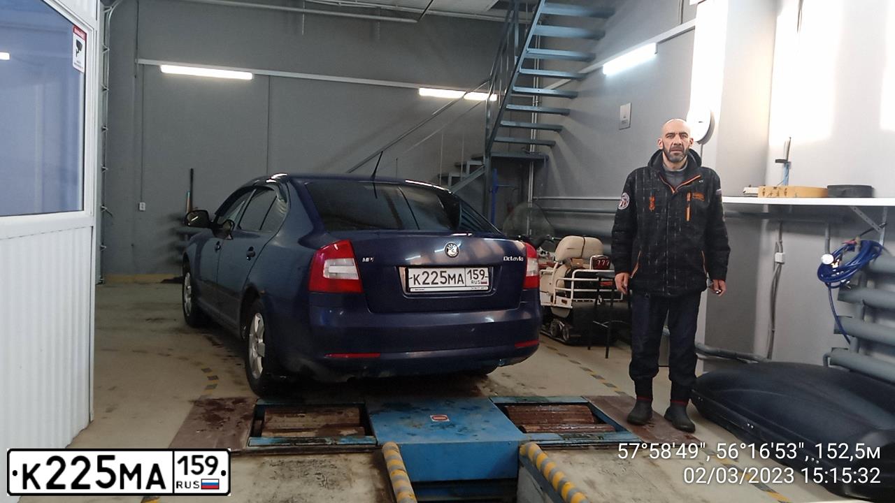 Фото автомобиля SKODA OCTAVIA, 2011 — госномер К225МА159. Цвет: ТЕМНО-СИНИЙ