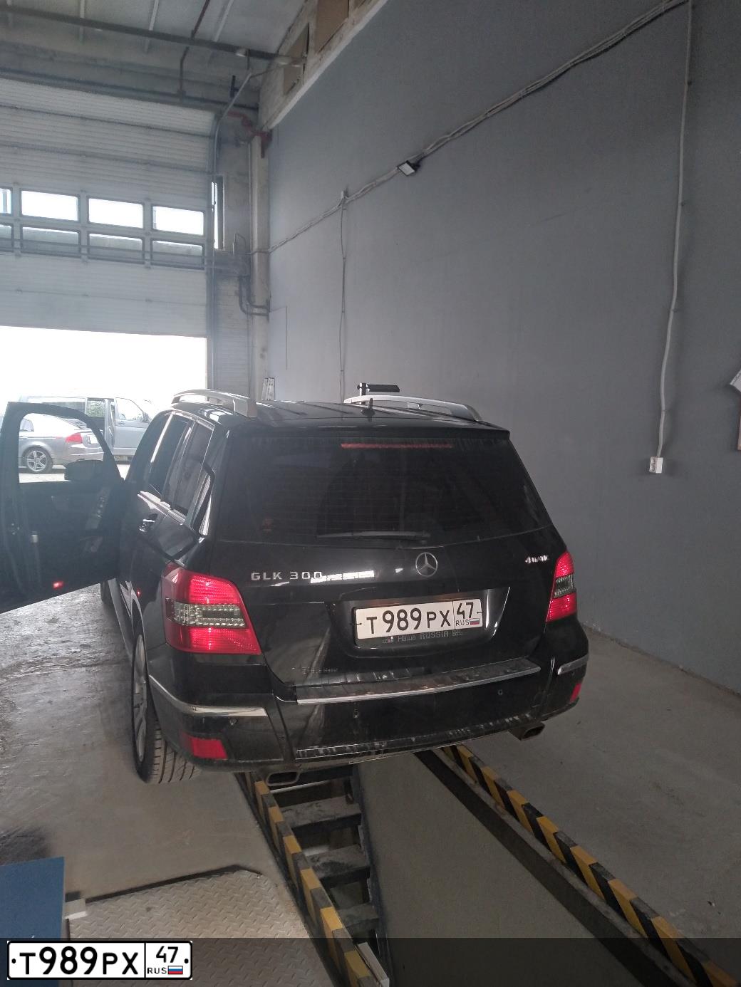 Фото автомобиля MERCEDES GLK-KLASSE, 2010 — госномер Т989РХ47. Цвет: ЧЕРНЫЙ