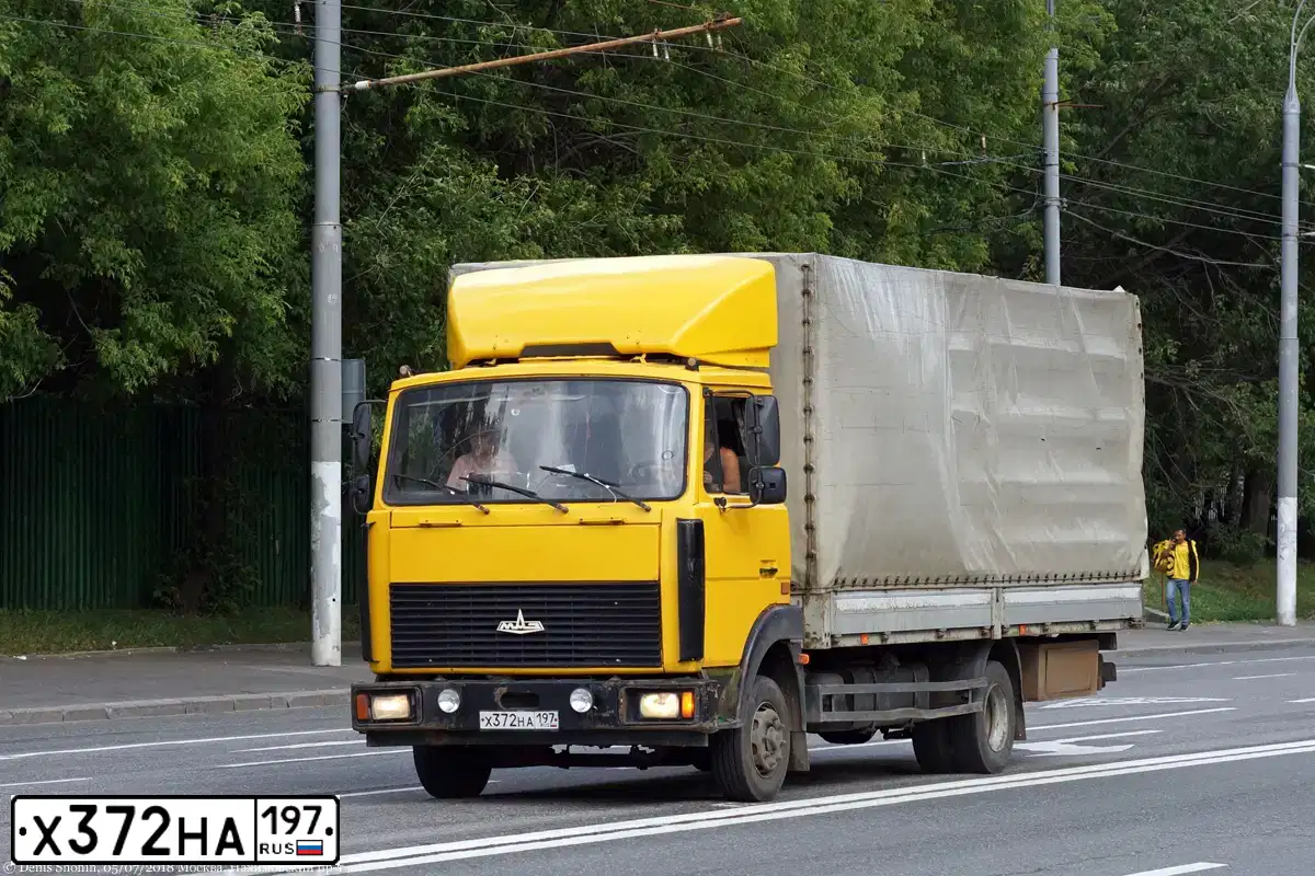 Фото автомобиля MAZ 4370 /4X2/, 2009 — госномер Р941ТК40. Цвет: ЖЕЛТЫЙ