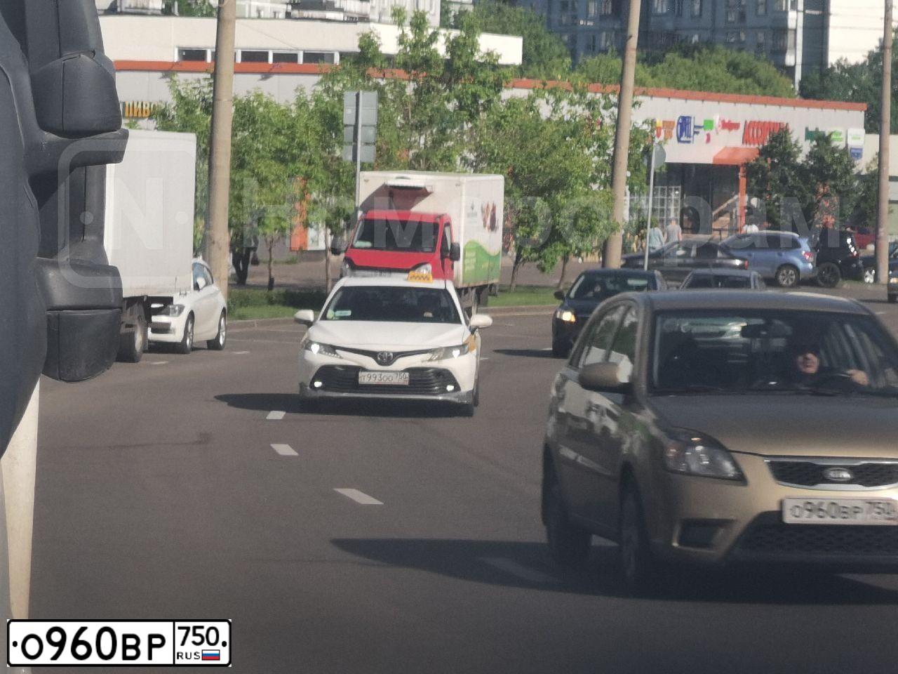 Фото автомобиля KIA RIO, 2010 — госномер О960ВР750. Цвет: БЕЖЕВЫЙ