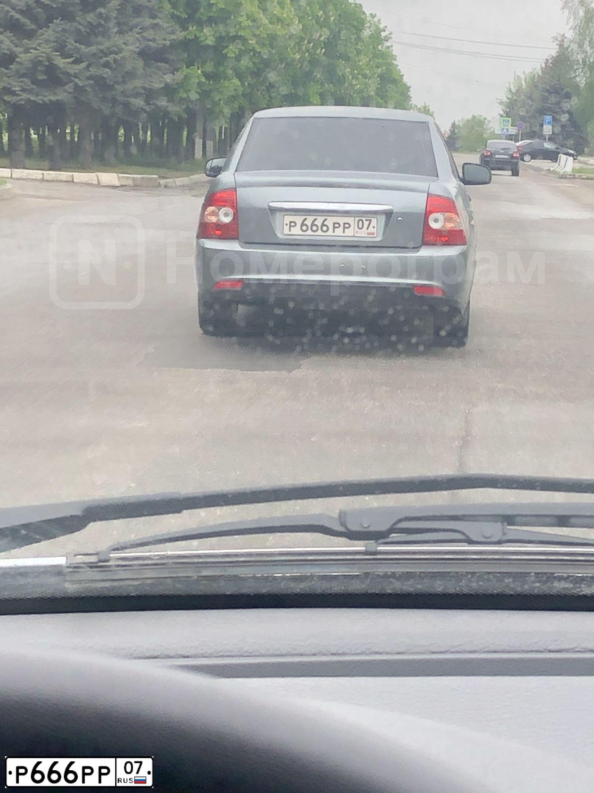 Фото автомобиля LADA 2172 PRIORA, 2008 — госномер Р666РР07. Цвет: Темно-зеленый