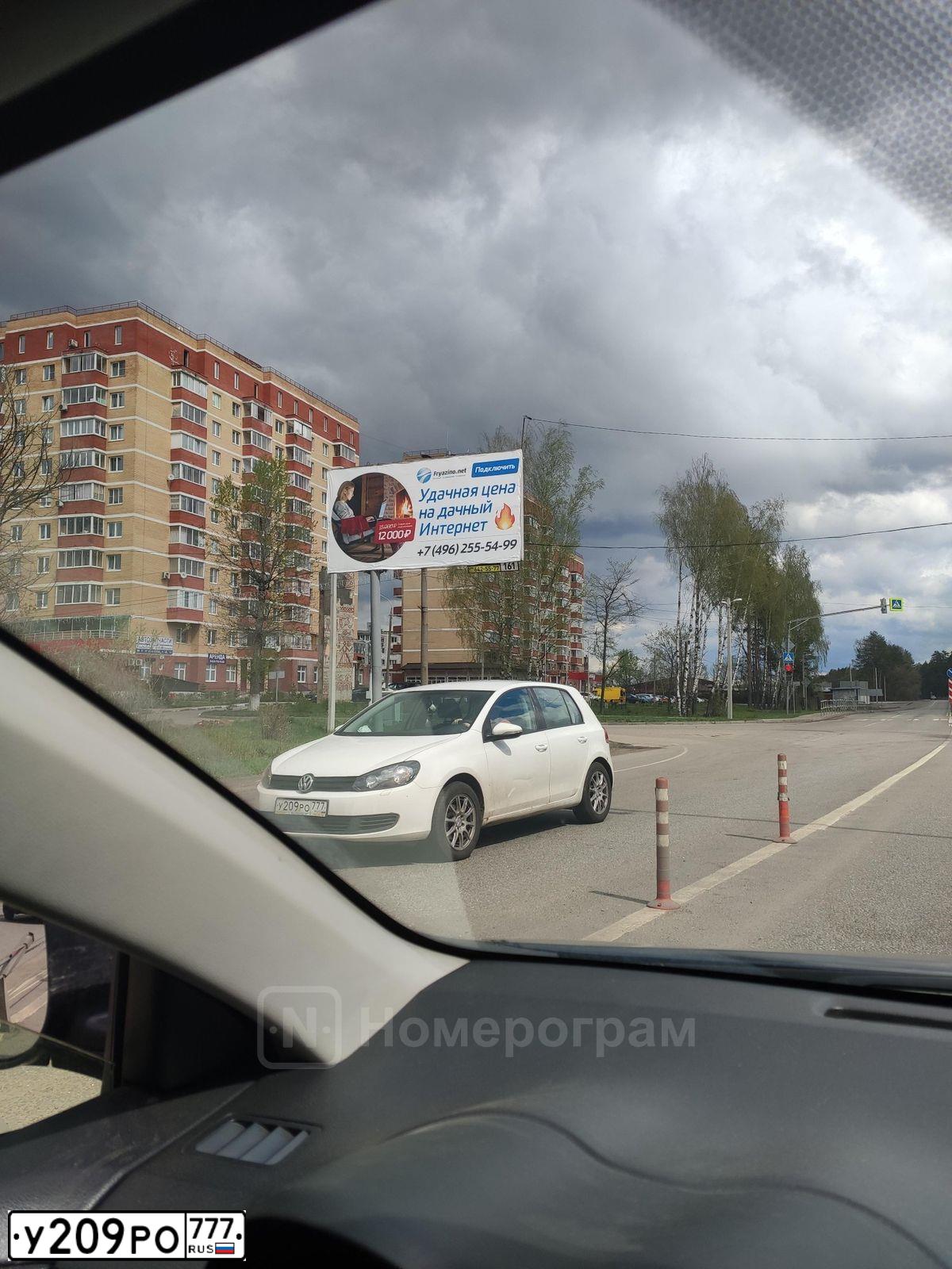 Фото автомобиля VOLKSWAGEN GOLF, 2010 — госномер С632МХ40. Цвет: Белый