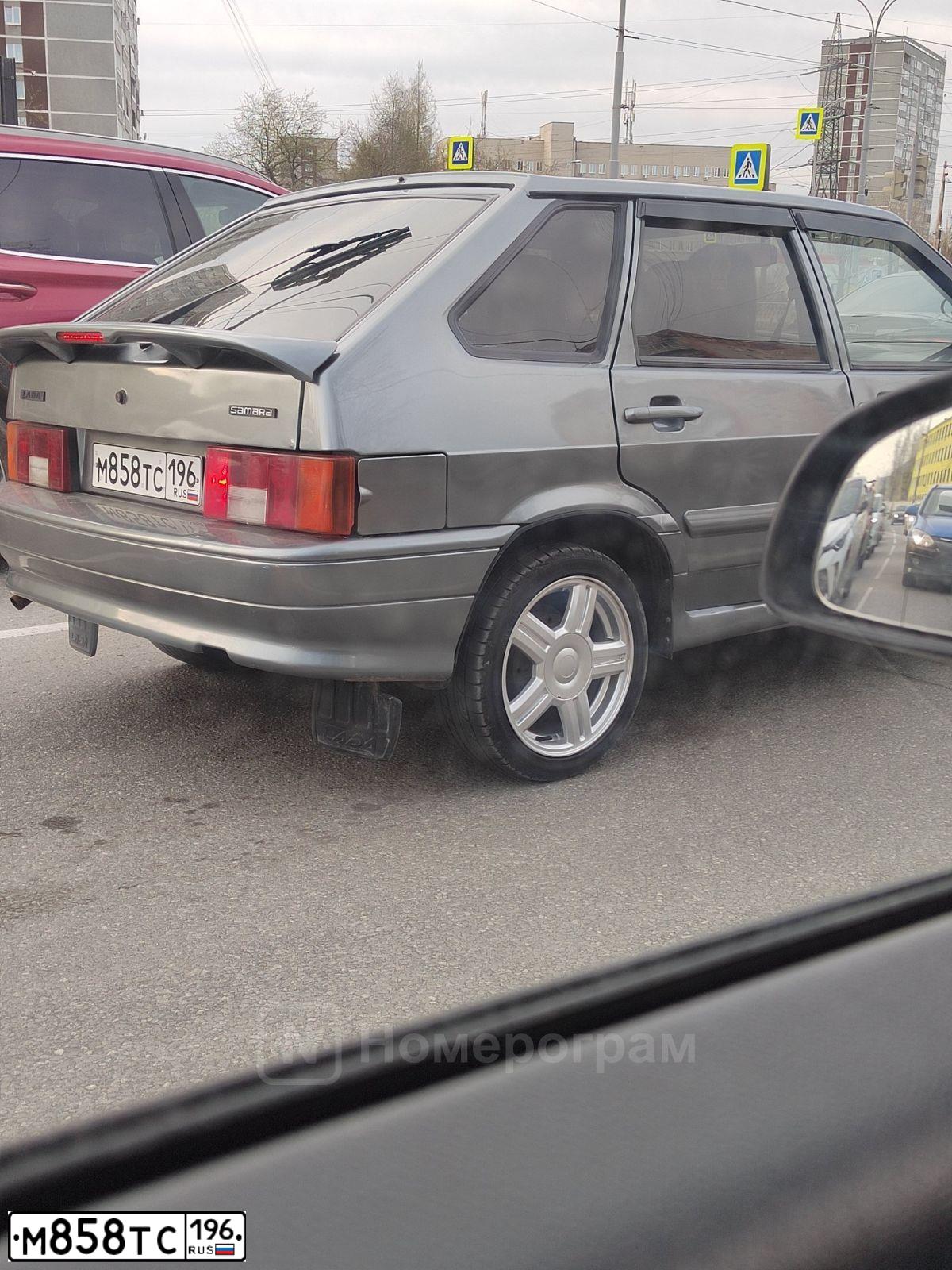 Фото автомобиля LADA 2114 SAMARA, 2010 — госномер М858ТС196. Цвет: СРЕДНИЙ СЕРО-ЗЕЛЕНЫЙ МЕТ.