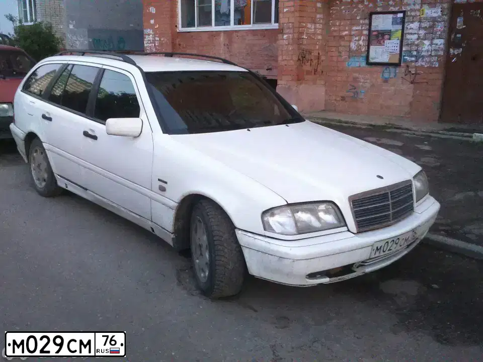 Фото автомобиля MERCEDES C-KLASSE, 1999 — госномер М029СМ76. Цвет: БЕЛЫЙ