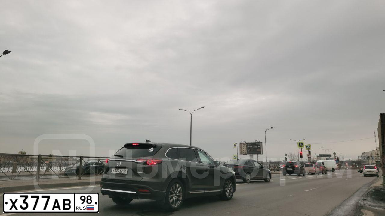 Фото автомобиля MAZDA CX-9, 2018 — госномер Х377АВ98. Цвет: Коричневый