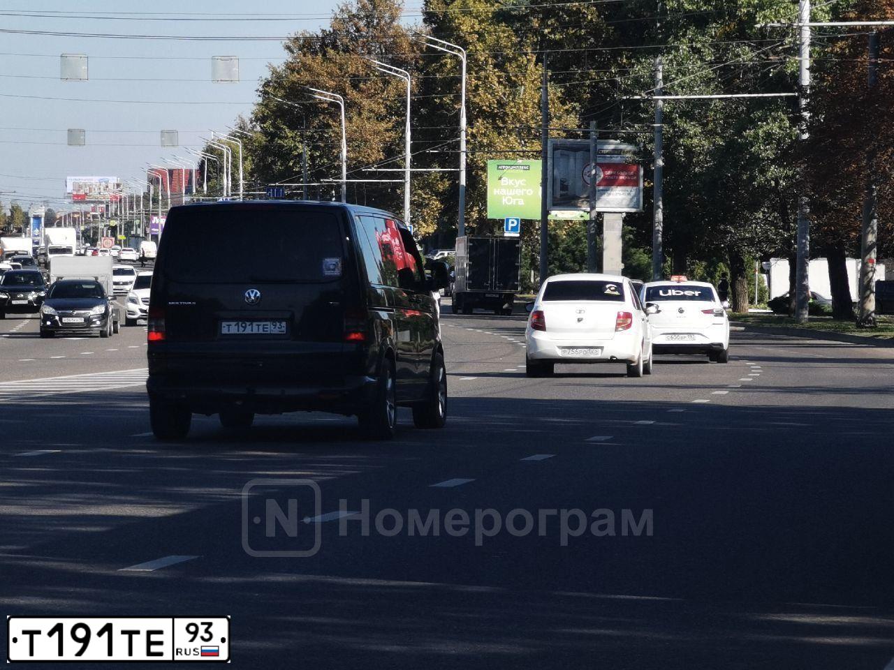 Фото автомобиля VOLKSWAGEN MULTIVAN, 2008 — госномер К809ЕУ180