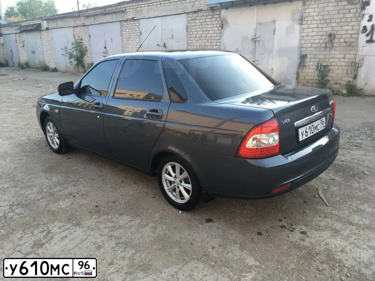 Фото автомобиля LADA 2170 PRIORA, 2015 — госномер У610МС196. Цвет: ТЕМНО-СЕРЫЙ