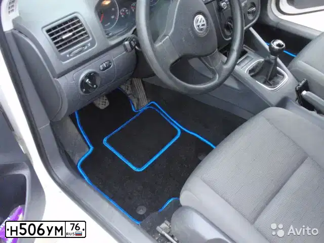 Фото автомобиля VOLKSWAGEN GOLF, 2008 — госномер У379ЕО44. Цвет: Белый