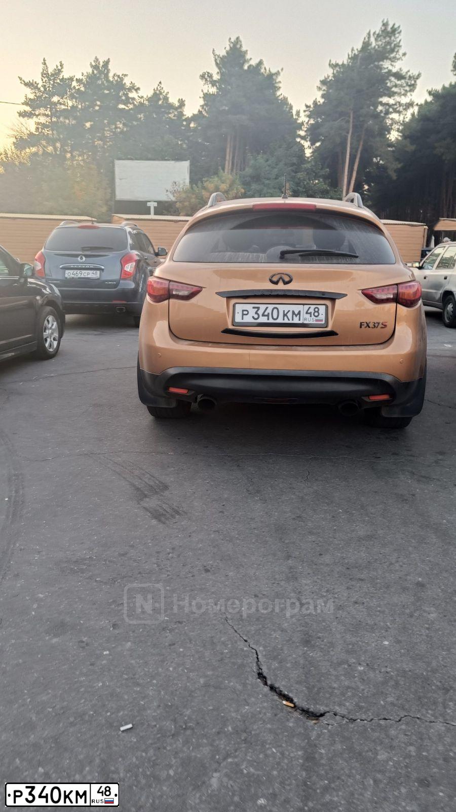 Фото автомобиля INFINITI QX70 /FX/, 2010 — госномер А757ЕТ197. Цвет: ЗОЛОТИСТЫЙ