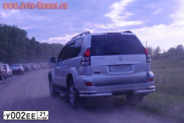 Фото автомобиля TOYOTA LANDCRUISER, 2011 — госномер У002ЕЕ21. Цвет: СЕРЕБРИСТЫЙ