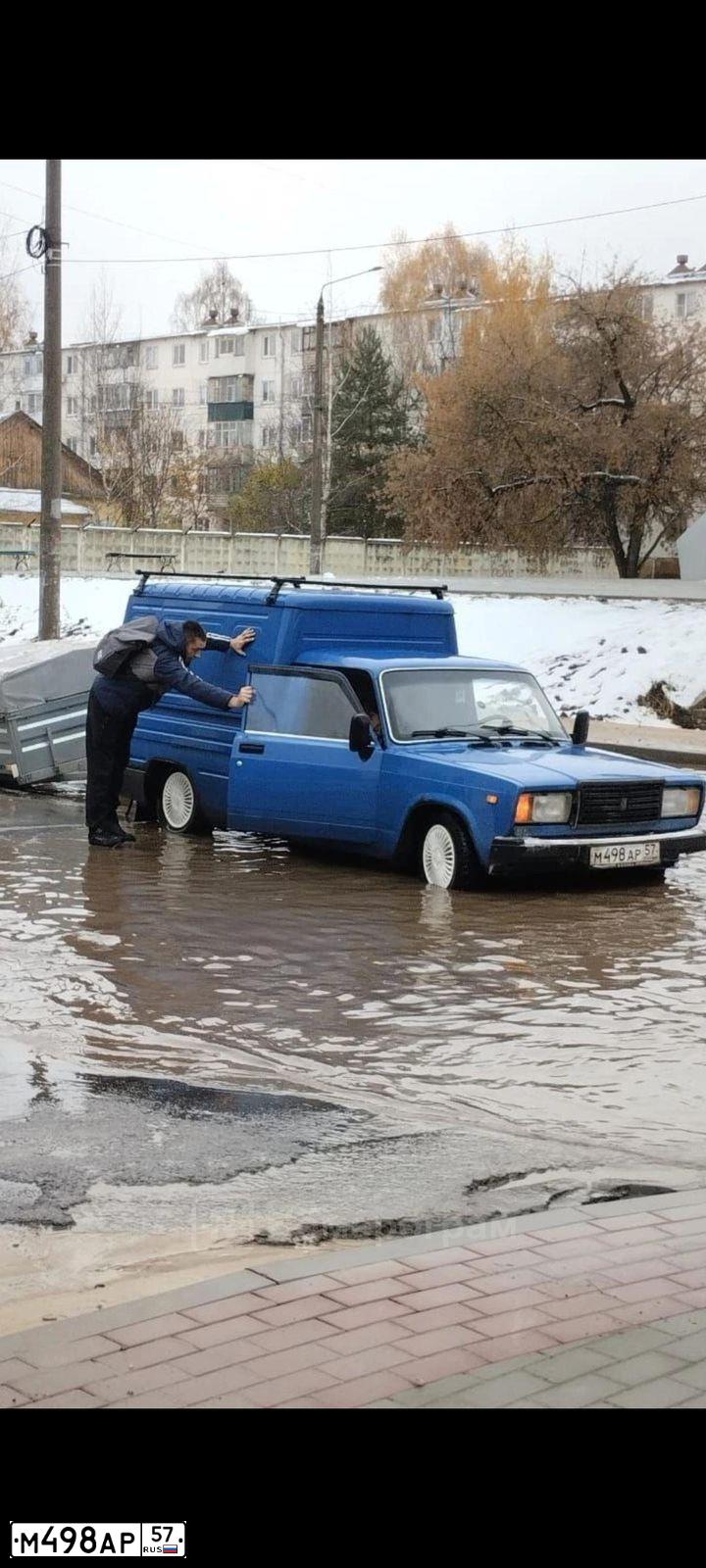 Фото автомобиля IZH 2717, 2012 — госномер М498АР57. Цвет: синий