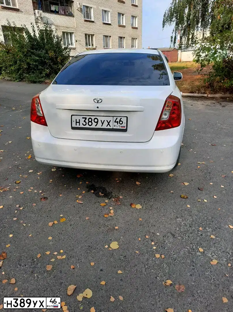 Фото автомобиля DAEWOO GENTRA, 2013 — госномер Н755ХВ32. Цвет: БЕЛО-ДЫМЧАТЫЙ
