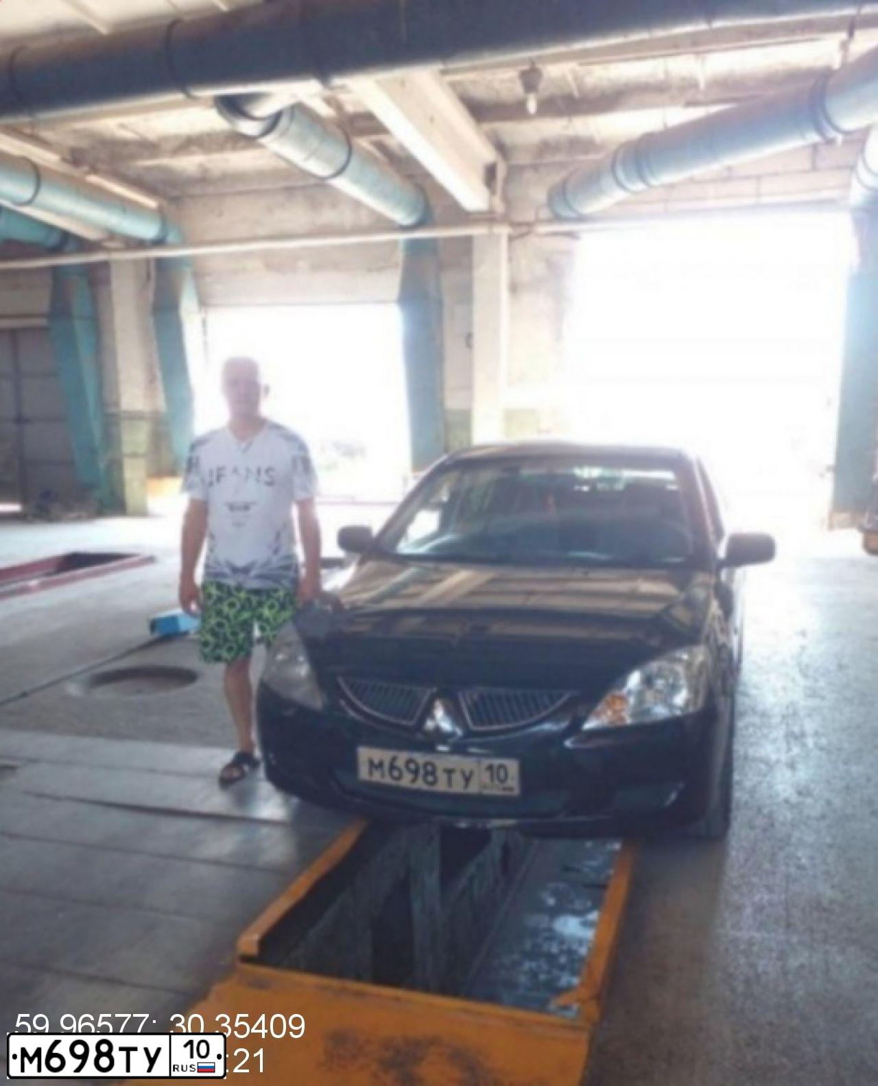 Фото автомобиля MITSUBISHI LANCER, 2005 — госномер Е474НК51. Цвет: ЧЕРНЫЙ