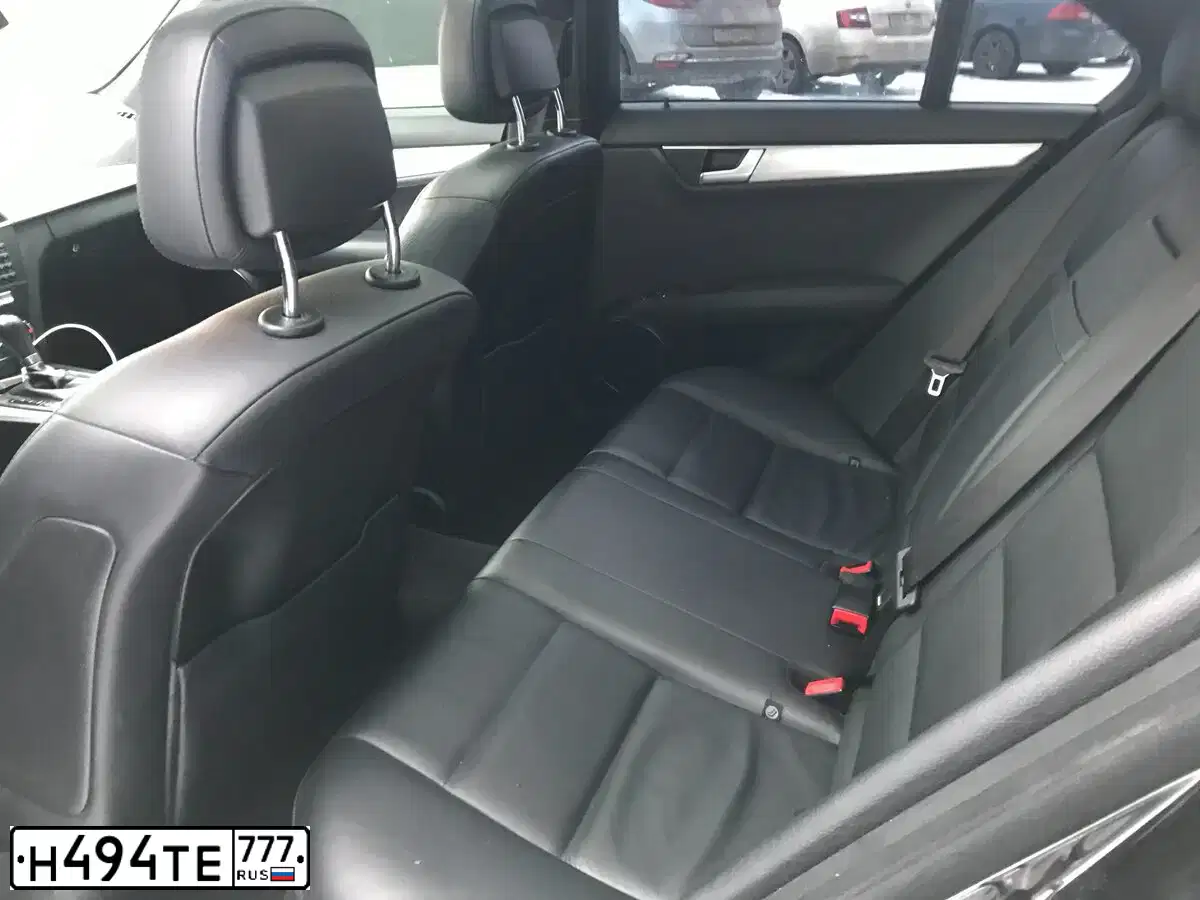 Фото автомобиля MERCEDES C-KLASSE, 2013 — госномер Н494ТЕ777. Цвет: ЧЕРНЫЙ