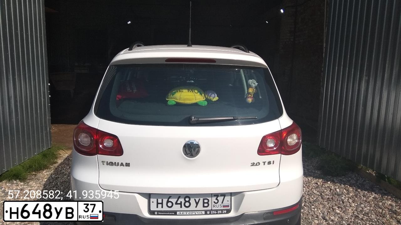 Фото автомобиля VOLKSWAGEN TIGUAN, 2009 — госномер Н648УВ37. Цвет: Белый