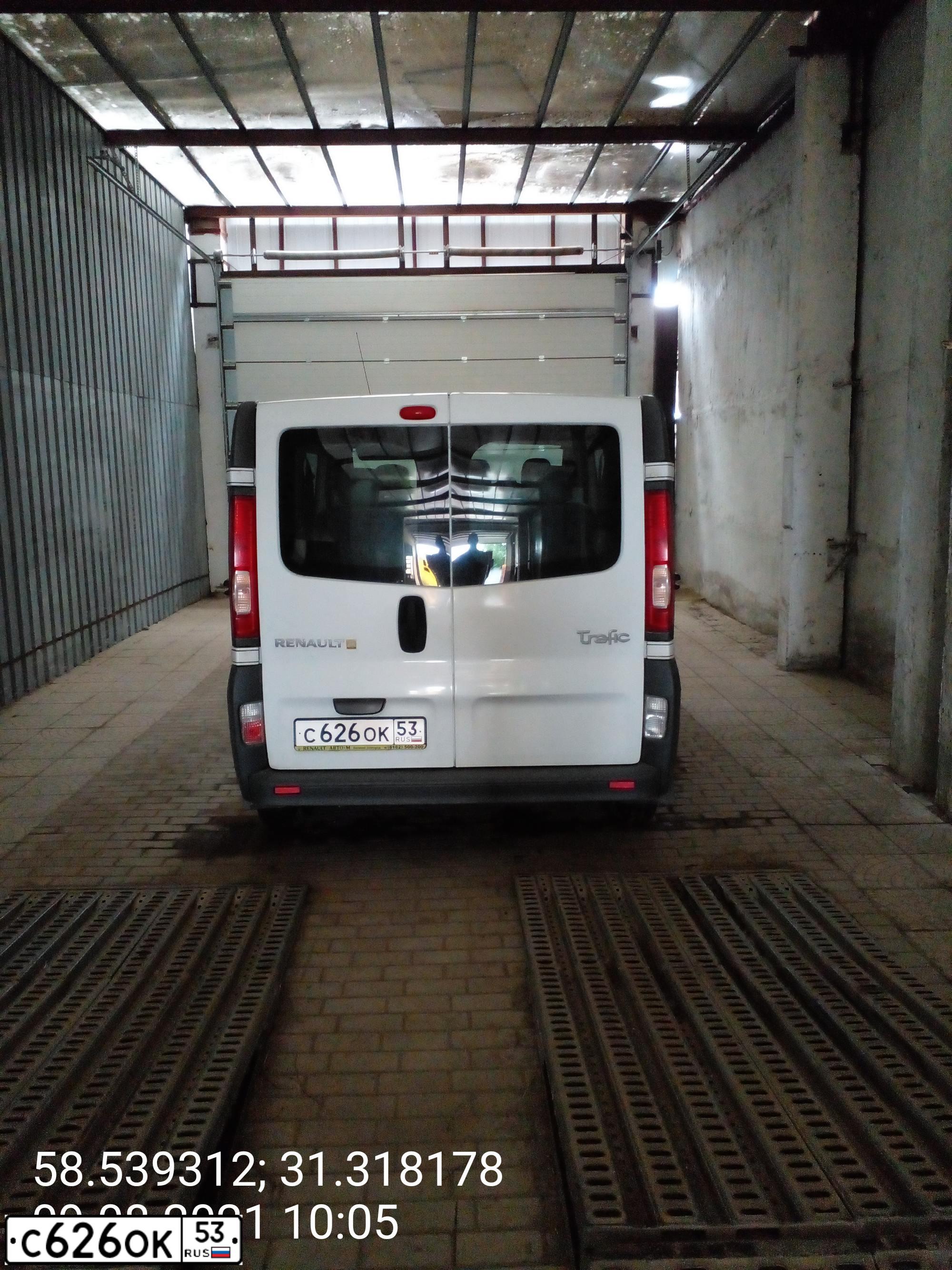 Фото автомобиля RENAULT TRAFIC, 2012 — госномер С626ОК53. Цвет: БЕЛЫЙ