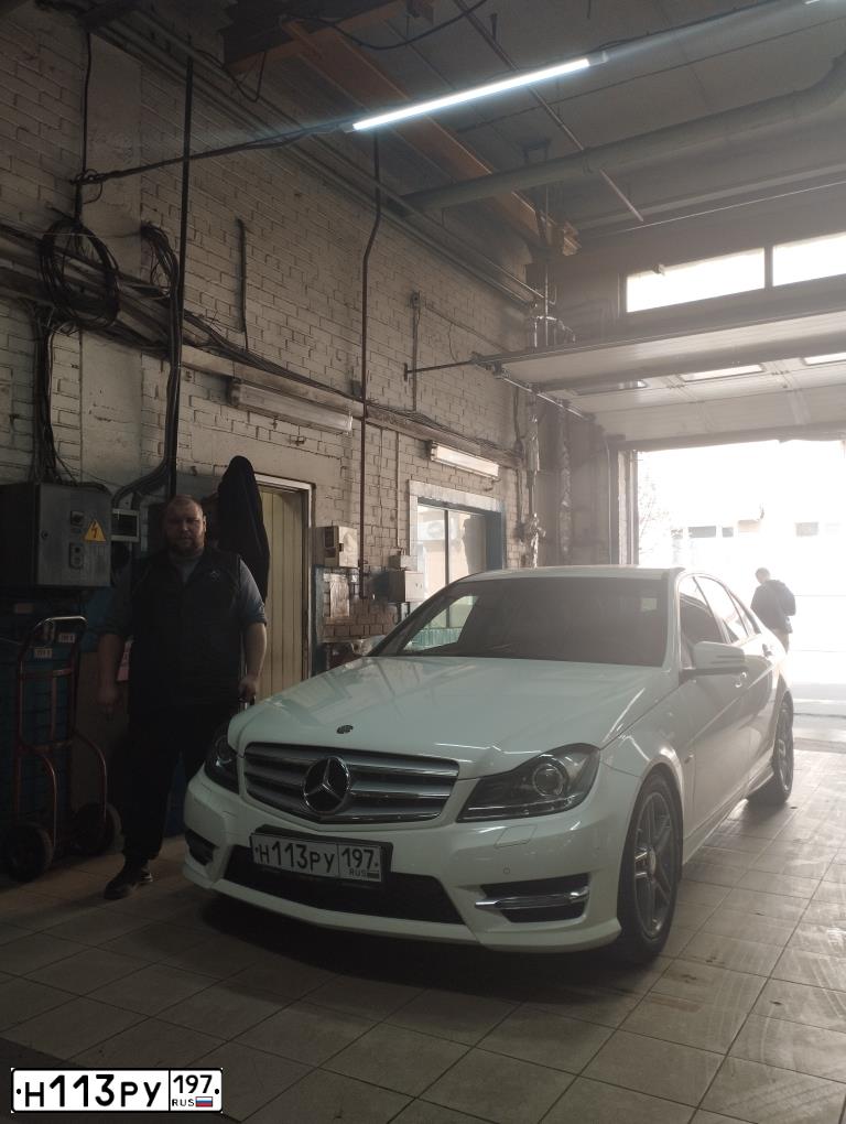 Фото автомобиля MERCEDES C-KLASSE, 2011 — госномер А096АУ977. Цвет: Белый