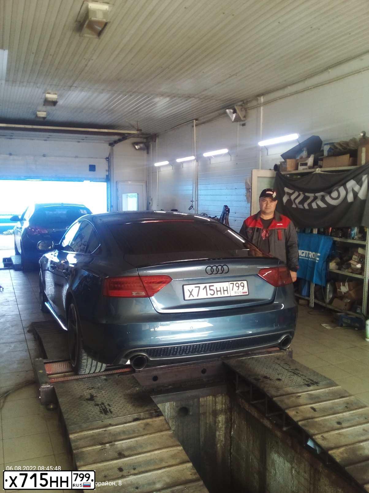 Фото автомобиля AUDI A5, 2015 — госномер Н049СА790. Цвет: СЕРО-СИНИЙ