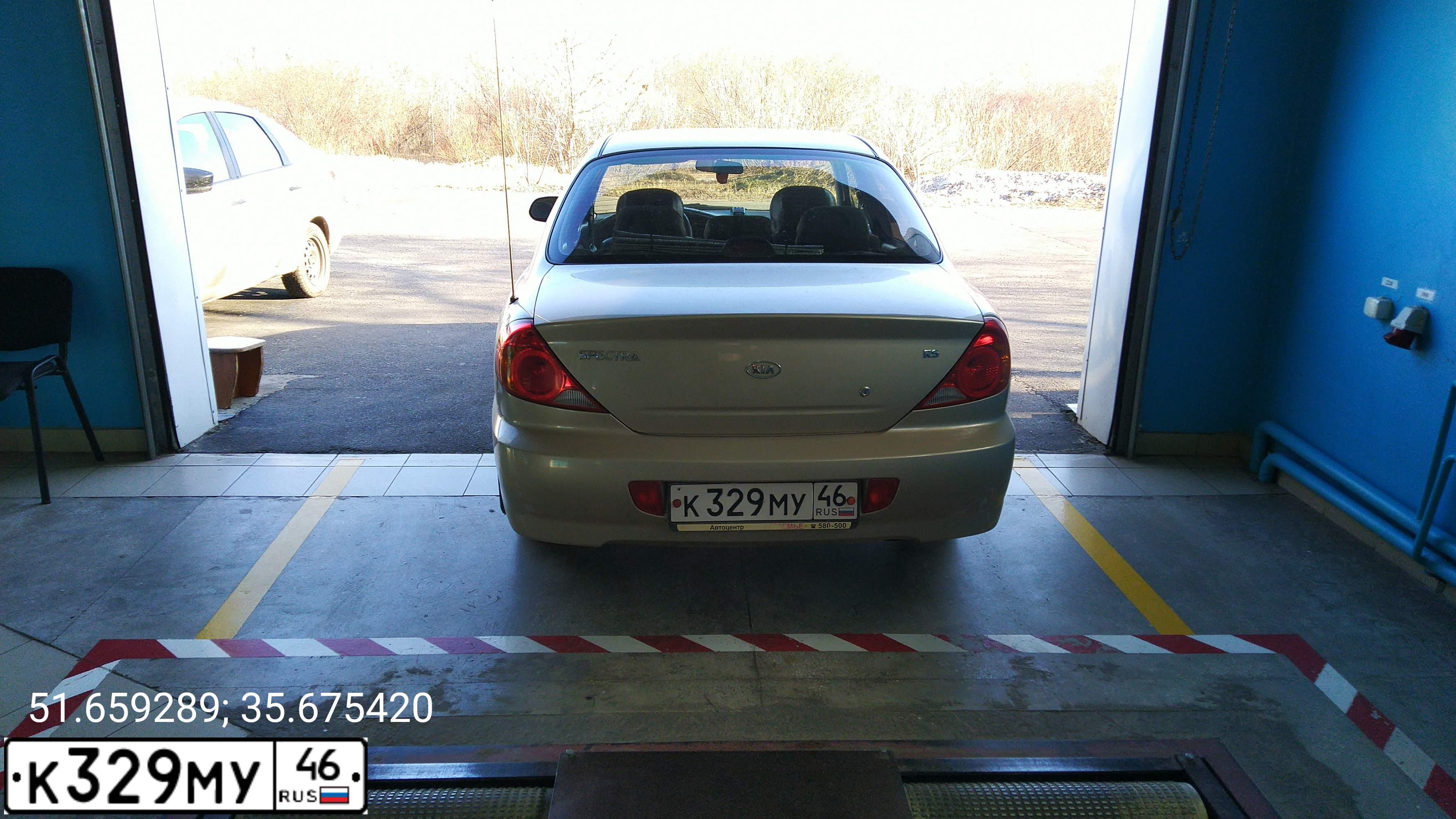 Фото автомобиля KIA SPECTRA, 2008 — госномер О323НН46. Цвет: Золотисто-бежевый