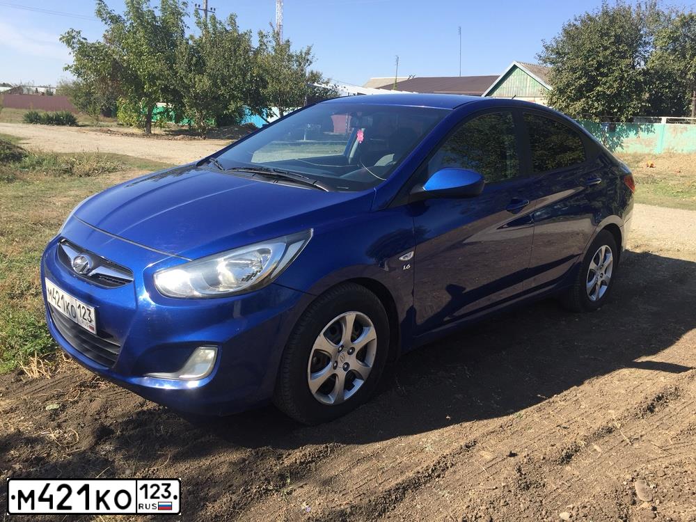 Фото автомобиля HYUNDAI SOLARIS, 2013 — госномер В168УМ123. Цвет: ТЕМНО-СИНИЙ