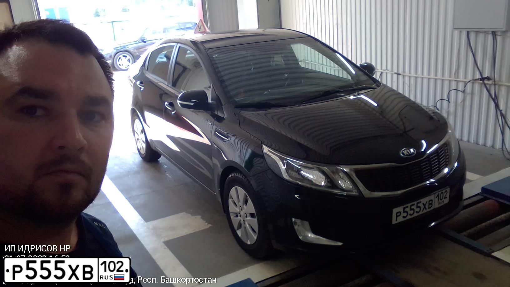 Фото автомобиля NISSAN PATHFINDER, 2013 — госномер Р555ХВ102. Цвет: Серебристый