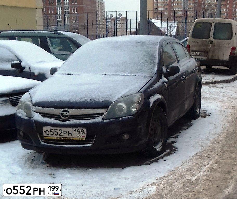 Фото автомобиля OPEL ASTRA, 2008 — госномер О552РН199. Цвет: СИНИЙ