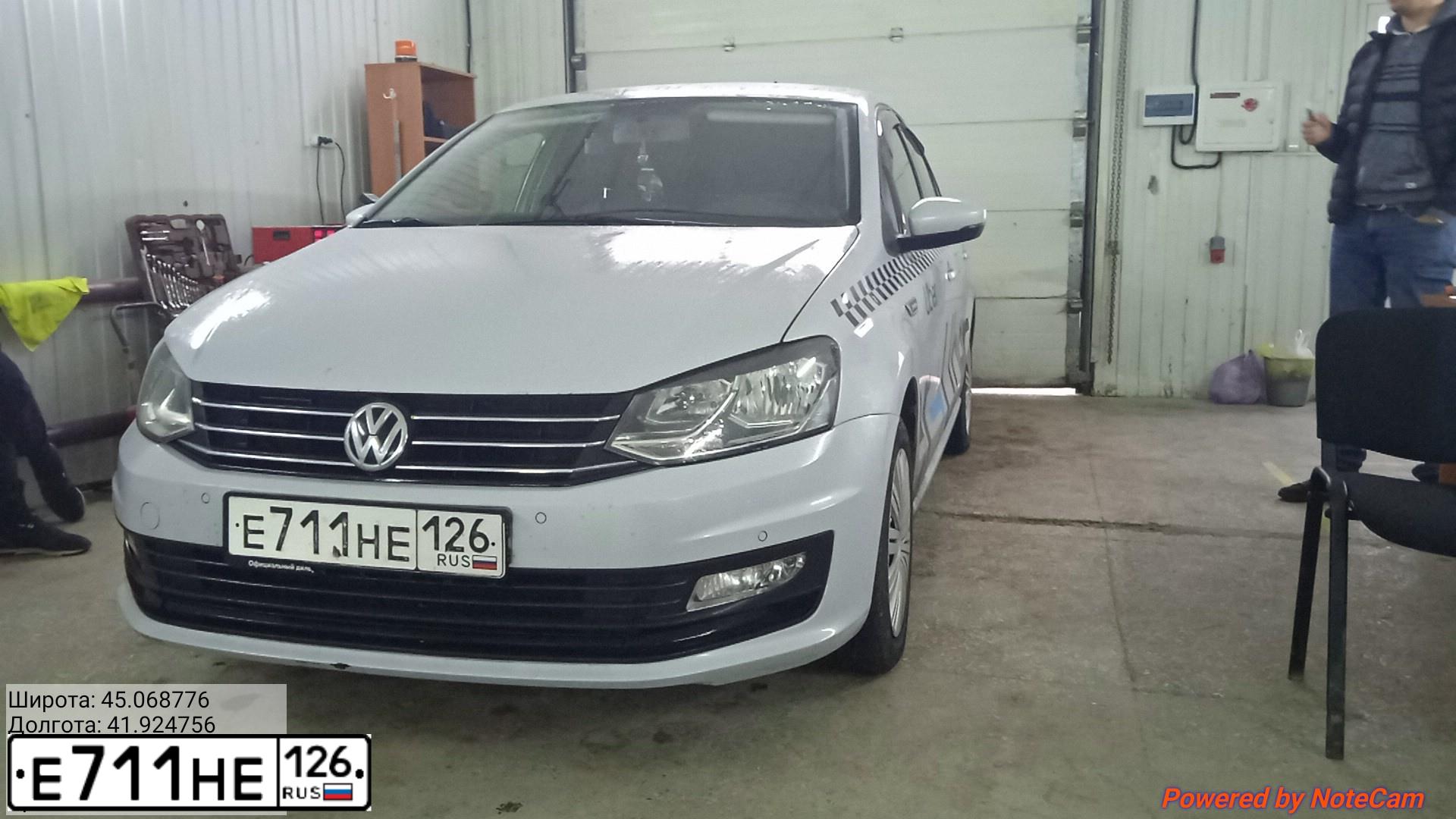 Фото автомобиля VOLKSWAGEN POLO, 2019 — госномер Е711НЕ126. Цвет: БЕЛЫЙ
