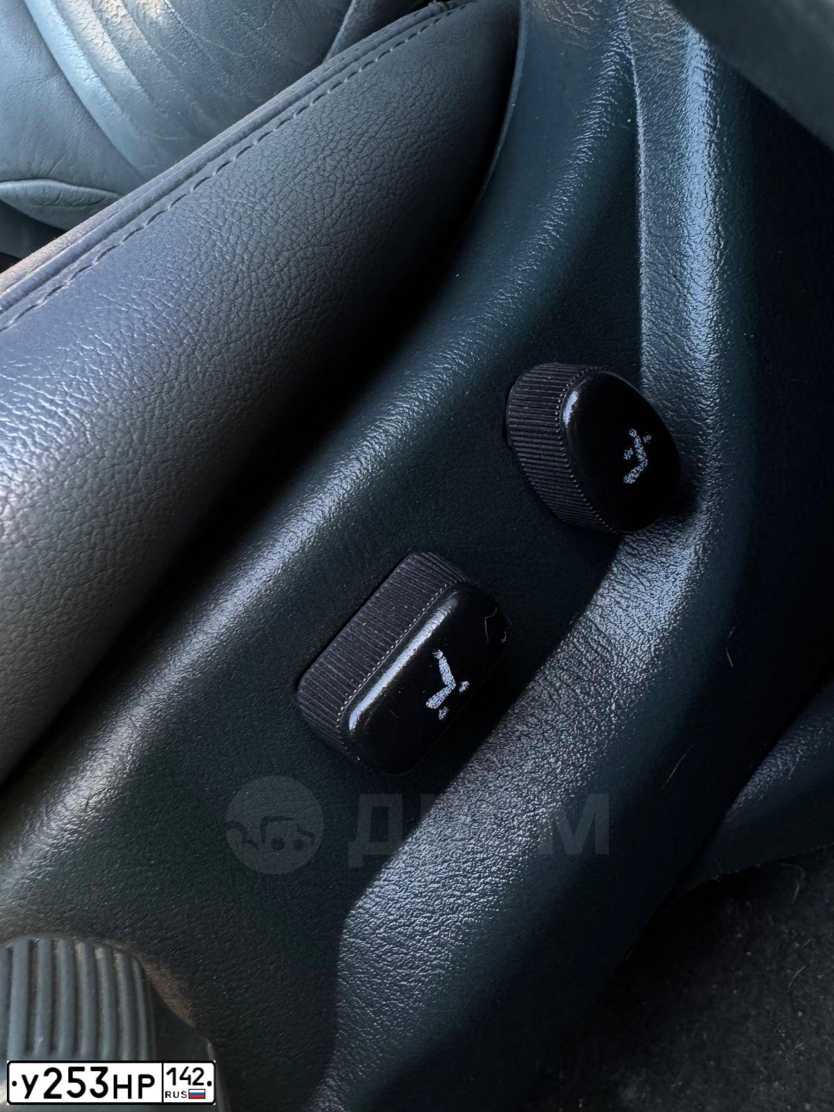 Фото автомобиля NISSAN PRIMERA, 1998 — госномер У253НР142. Цвет: Темно-зеленый