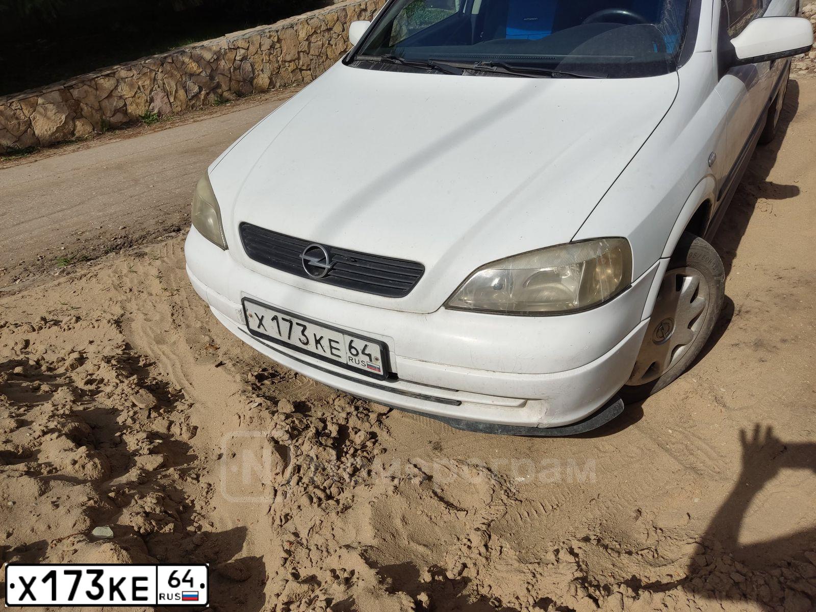 Фото автомобиля LADA 2106, 1992 — госномер Х173КЕ64. Цвет: Белый