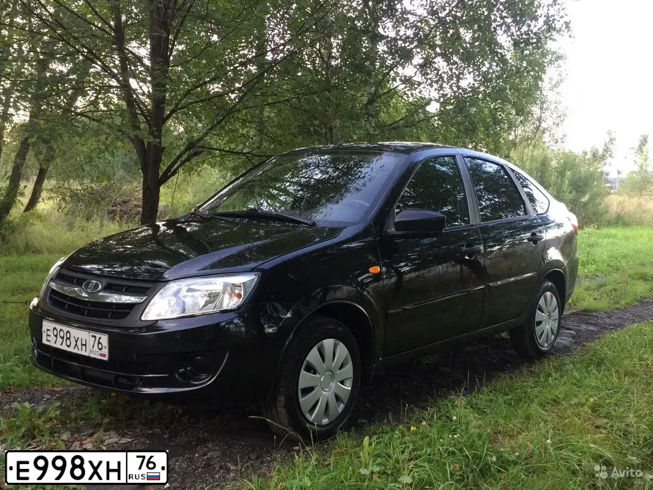 Фото автомобиля LADA 2191 GRANTA, 2014 — госномер Е998ХН76. Цвет: ЧЕРНЫЙ