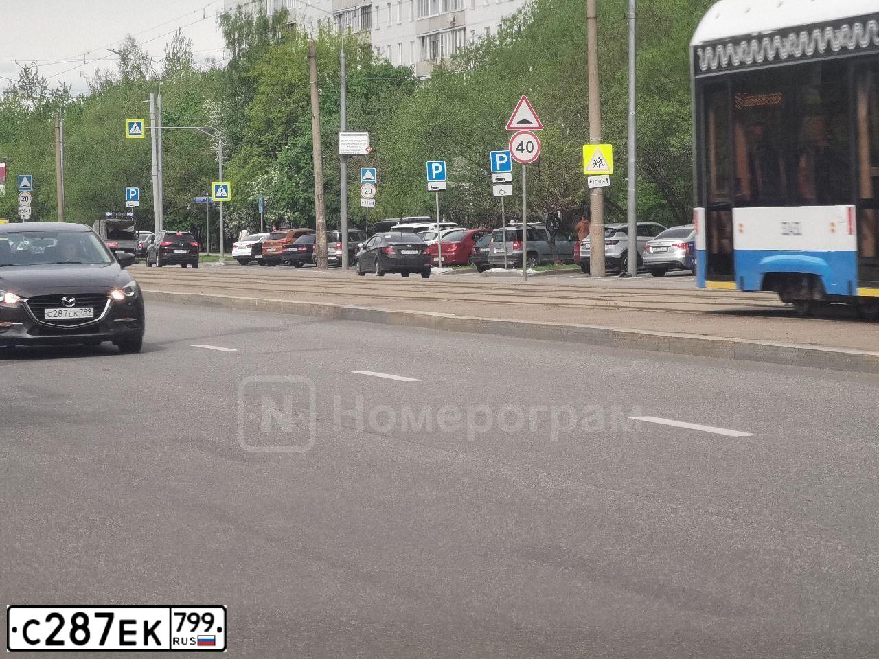 Фото автомобиля MAZDA 3, 2017 — госномер С287ЕК799. Цвет: СЕРО-КОРИЧНЕВЫЙ