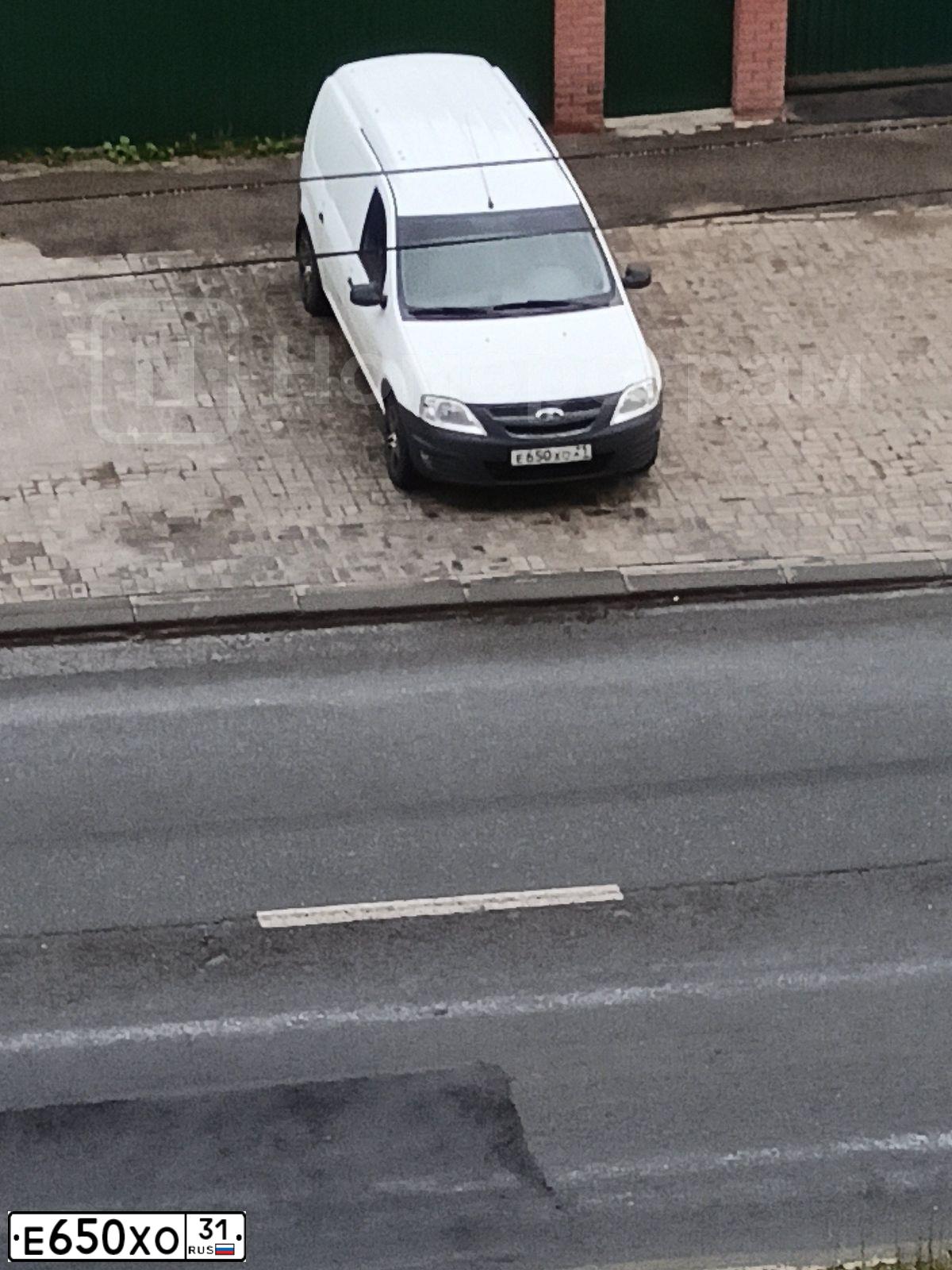 Фото автомобиля LADA 2112, 2002 — госномер Е650ХО31. Цвет: СЕРЕБРИСТО-ГОЛУБОЙ