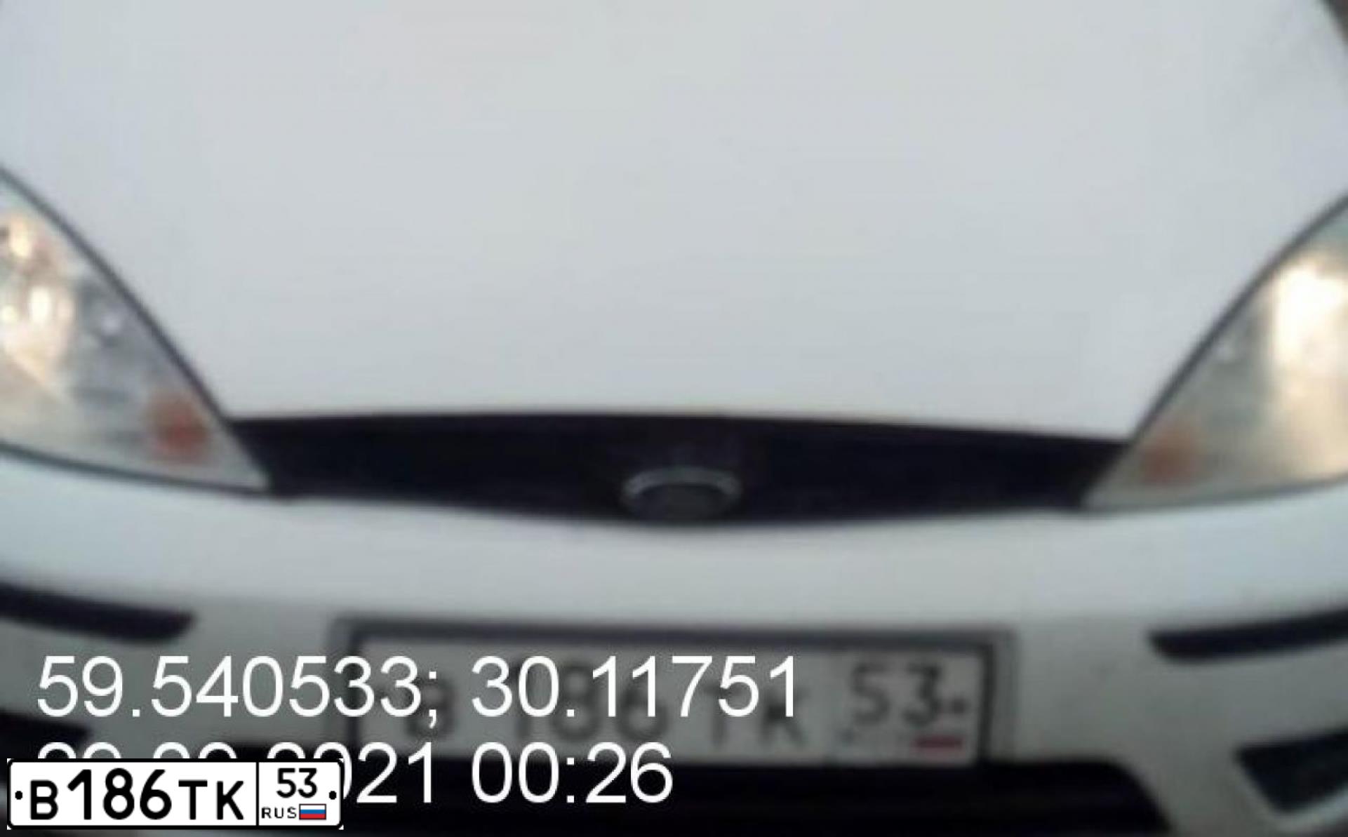 Фото автомобиля FORD FOCUS, 2004 — госномер В186ТК53. Цвет: БЕЛЫЙ