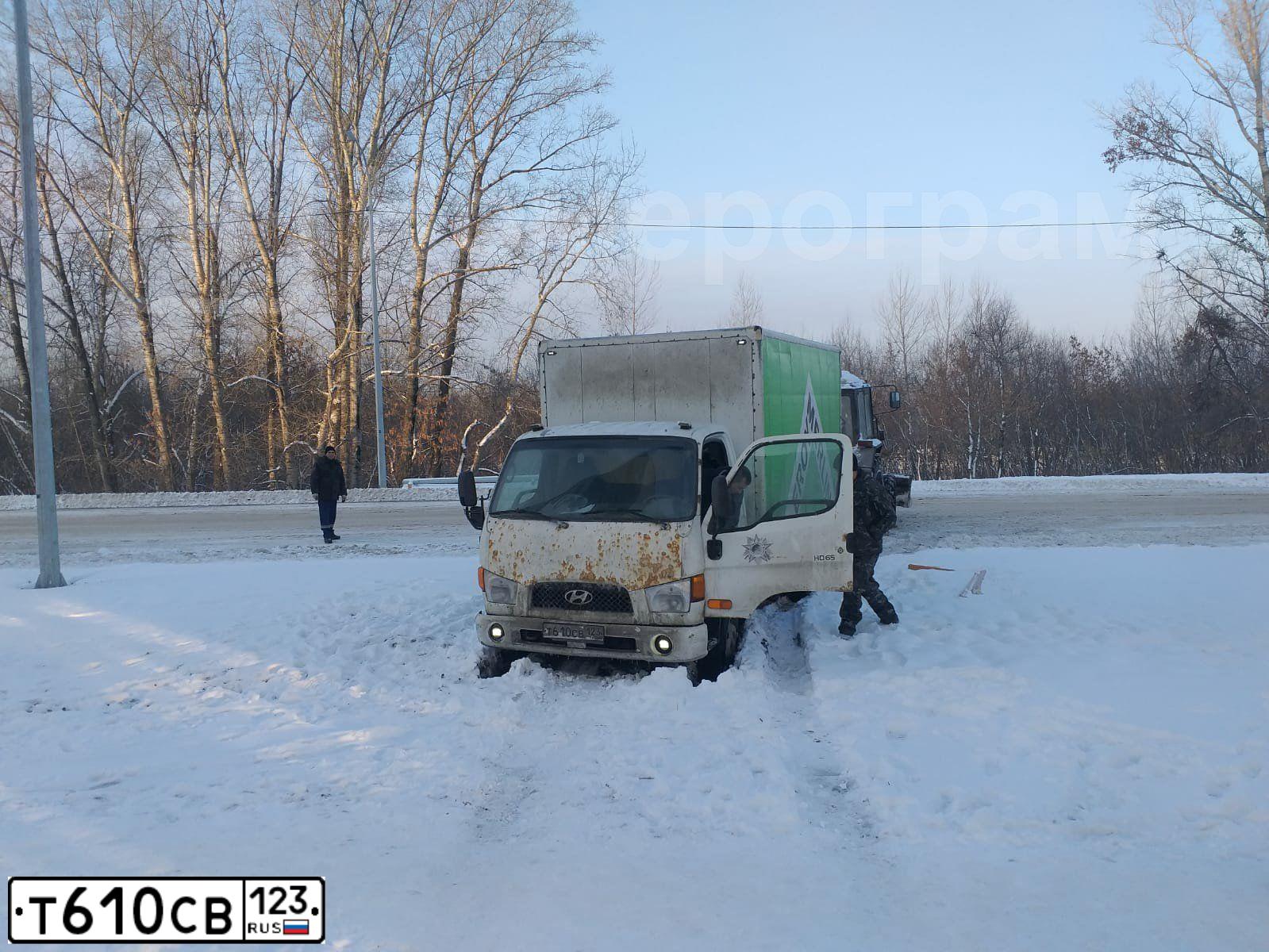 Фото автомобиля HYUNDAI MIGHTY, 2011 — госномер Т610СВ123. Цвет: БЕЛЫЙ