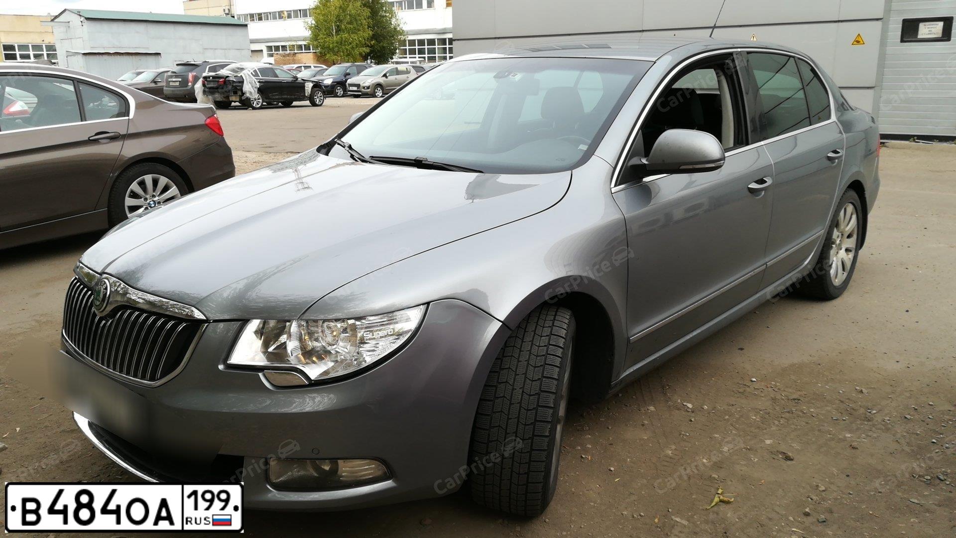 Фото автомобиля SKODA SUPERB, 2008 — госномер Х080ТХ790. Цвет: Серый