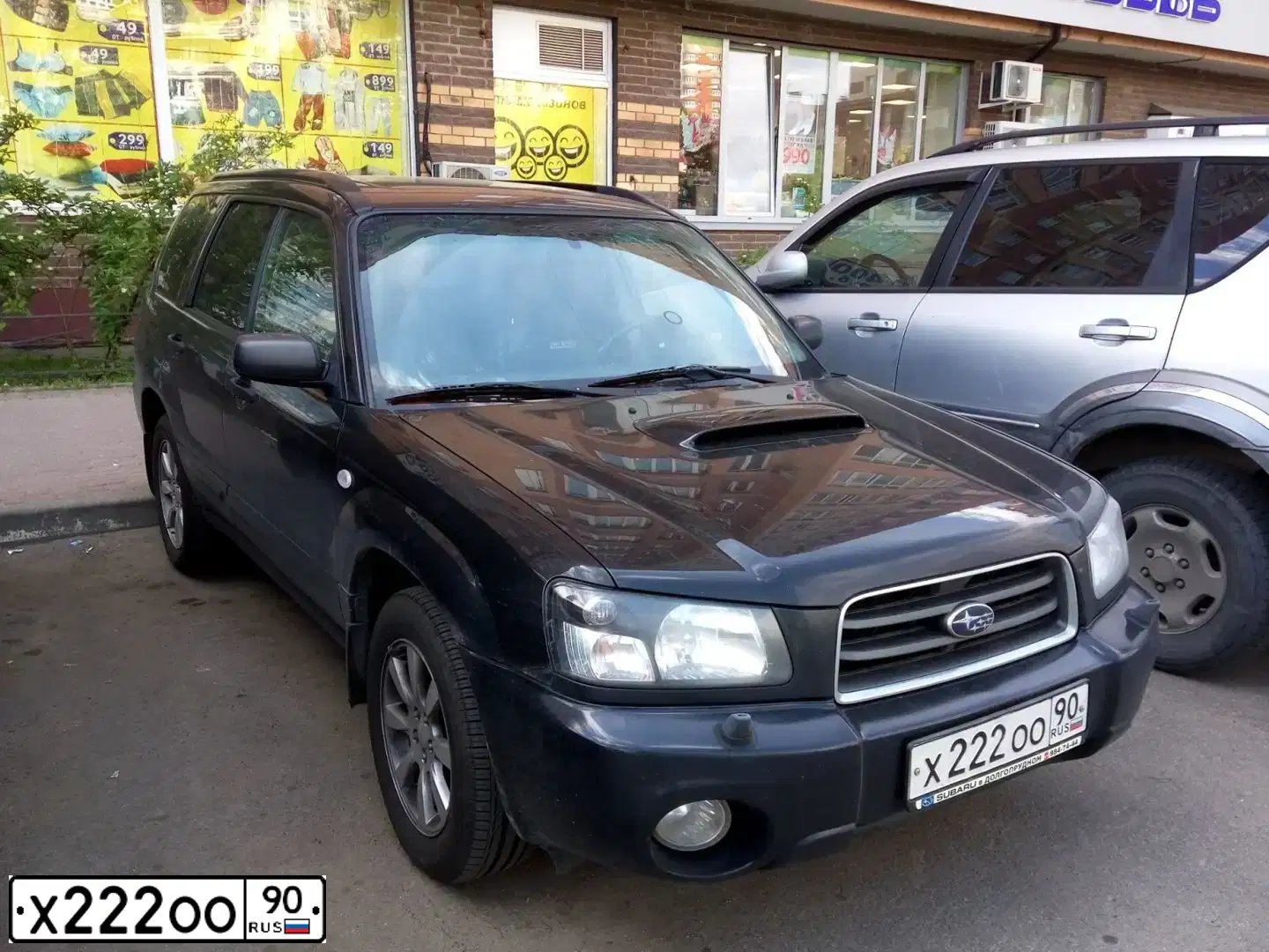 Фото автомобиля SUBARU FORESTER, 2004 — госномер Х222ОО90. Цвет: ЧЕРНЫЙ