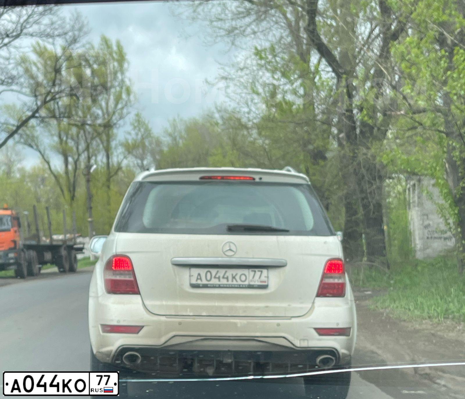 Фото автомобиля MERCEDES-BENZ ML320, 2010 — госномер Н291НР761. Цвет: Белый