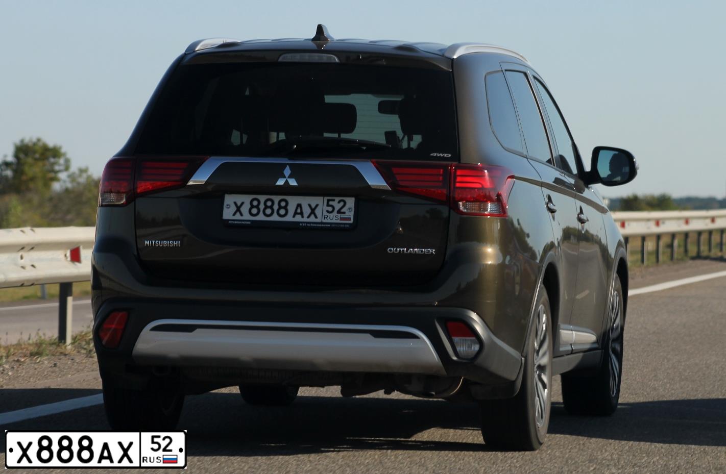 Фото автомобиля MITSUBISHI OUTLANDER, 2019 — госномер У397ВХ152. Цвет: Коричневый