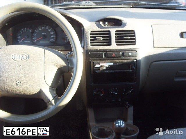 Фото автомобиля KIA RIO, 2004 — госномер Р308ЕУ774. Цвет: БЕЖЕВЫЙ
