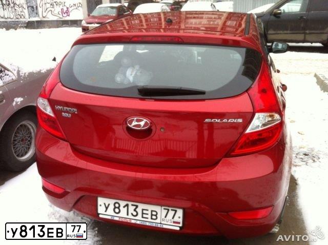 Фото автомобиля HYUNDAI SOLARIS, 2012 — госномер У813ЕВ77. Цвет: КРАСНЫЙ