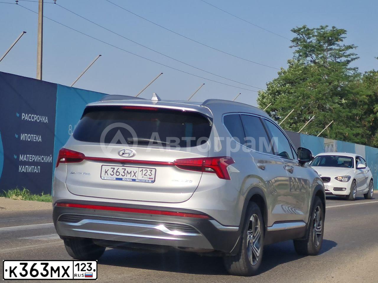 Фото автомобиля HYUNDAI SANTA FE, 2013 — госномер М995ВМ193. Цвет: СЕРЕБРИСТЫЙ