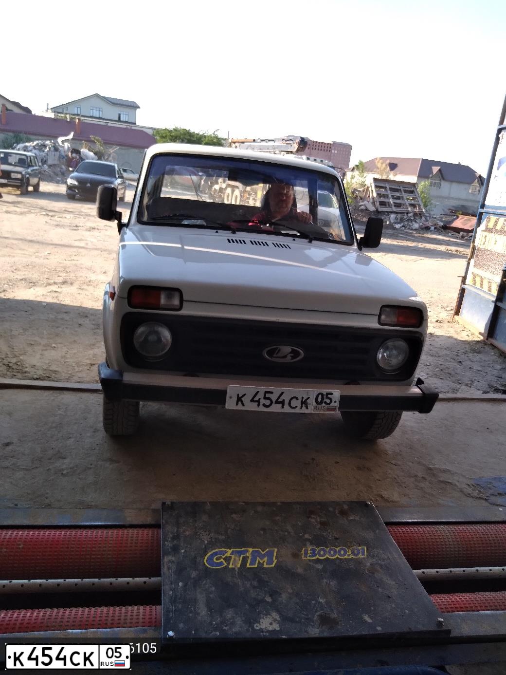 Фото автомобиля LADA 2121 NIVA, 2009 — госномер К454СК05. Цвет: ЯРКО-БЕЛЫЙ