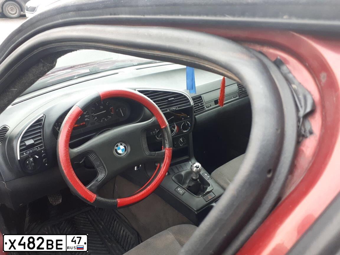 Фото автомобиля BMW W SERIE 3, 1991 — госномер А333РР98. Цвет: Красный